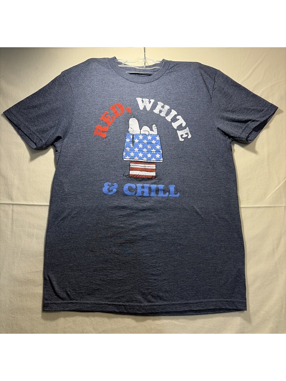 MEN'S PEANUTS MEDIUM SHORT SLEEVE GRAPHIC T-SHIRT RED,WHITE AND CHILL W/ SNOOPY